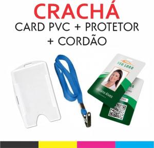 CRACHÁ PVC  5,4x8,6cm    CARD + CORDÃO + PROTETOR